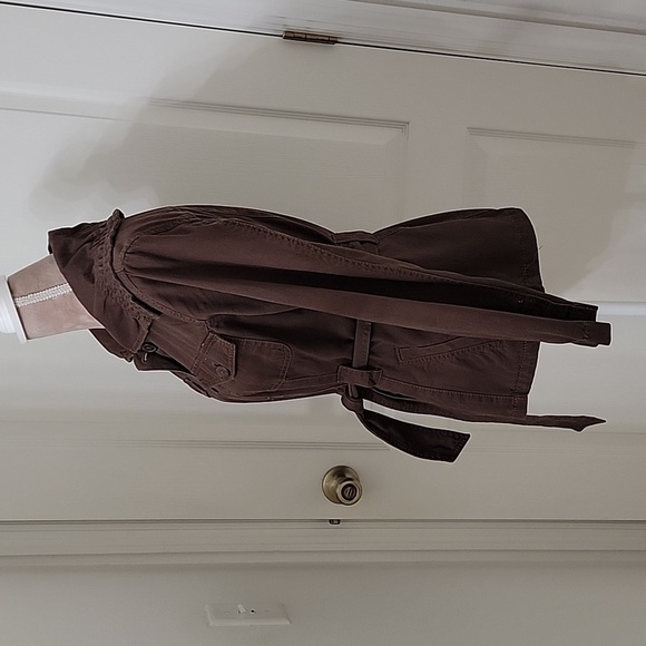 French Cuff Size M Brown Safari Style Jacket.  Belted and Button Down.  GUC - Picture 3 of 11